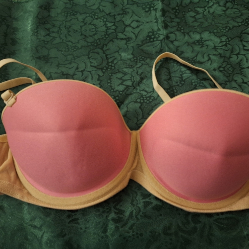 Victoria's secret bra 34  D Like new condition
